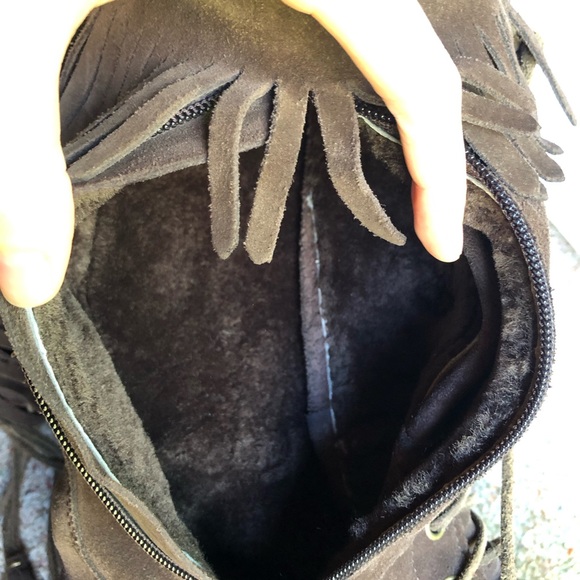 Suede L.L.Bean brown moccasin boots. Lace up, side zipper, warm lining. Size 9.5 - Picture 6 of 7